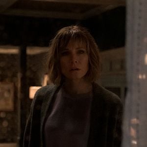 Photo La Femme qui habitait en face de la fille à la fenêtre