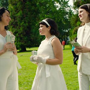 Photo Three Busy Debras