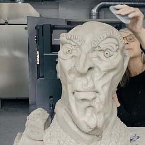 Photo Le sculpteur Thomas Schütte - La naissance de l'ondine