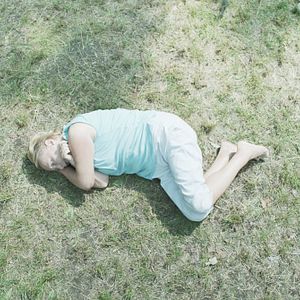 Photo Une femme sur le toit