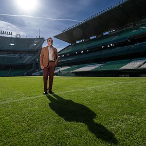 Photo The Reluctant Traveler with Eugene Levy