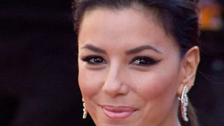 image de Eva Longoria et Bérénice Béjo sur les marches