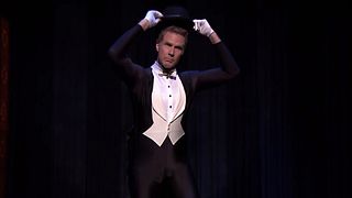 image de Will Ferrell, toujours roi du patin, glisse sur le générique de Downton Abbey