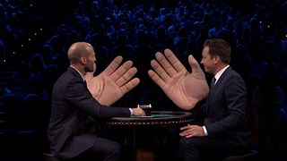 image de Jason Statham se prend une baffe par Jimmy Fallon