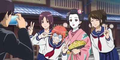 poster de la série  On dit oublier toute gêne en voyage, mais on préfère ne pas se mettre la honte