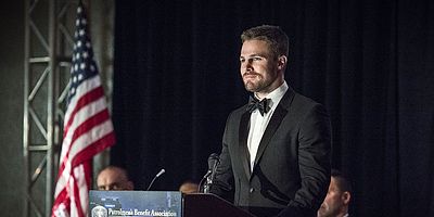 poster de la série Sauver la paix