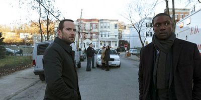 poster de la série La méfiance règne