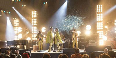 poster de la série Friends and Family