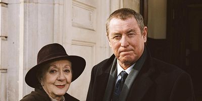 poster de la série Quatre enterrements et un mariage