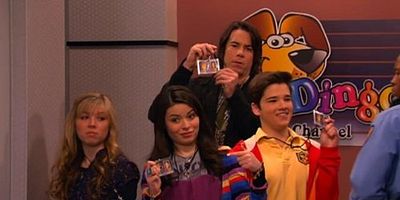 poster de la série iCarly contre Dingo Channel