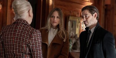 poster de la série Une éducation trop parfaite