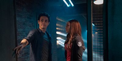 poster de la série Tiens-moi bien