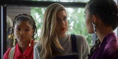 poster de la série Commencer au bas de l'échelle