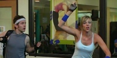 poster de la série Dee a une crise cardiaque