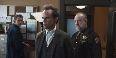 poster de la série Sur le pied de guerre