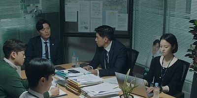 poster de la série La Visite