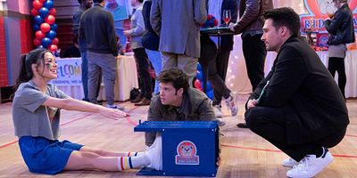 poster de la série La réunion des anciens élèves