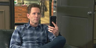 poster de la série Dennis fait une pause pour sa santé mentale