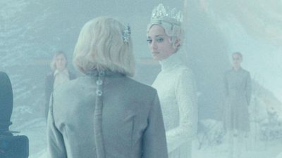 image de la news Premières images : Marion Cotillard va vous surprendre en Reine des Neiges pas du tout Disney