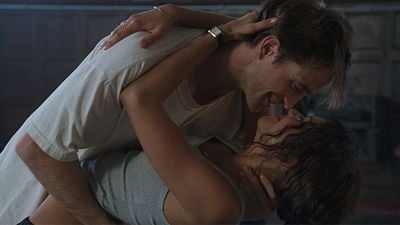 image de la news L’amour résiste-t-il toujours à la vérité ? Robert Pattinson et Zendaya se partagent l’affiche de cette tragicomédie jubilatoire