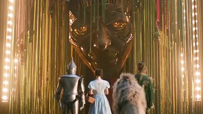 image de la news Wicked 2 : pourquoi ne voit-on jamais le visage de ce personnage dans le film ?