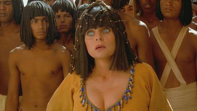 image de la news C'est l'une des scènes culte d'Astérix et Obélix mission Cléopâtre... Et elle a été "quasi improvisée" !