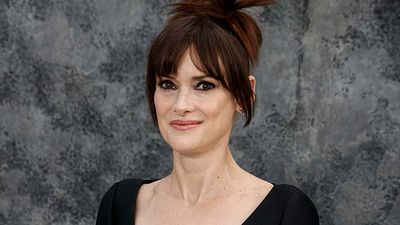 image de la news "Elle a eu besoin d'un peu d'aide pour comprendre" : avant de triompher dans Stranger Things, cette star avait du mal à croire en Netflix !