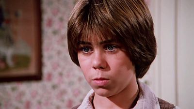 image de la news 15 ans après La Petite Maison dans la prairie, l'interprète d'Andrew Garvey a participé à une autre série légendaire dans les années 2000. L'avez-vous reconnu ?