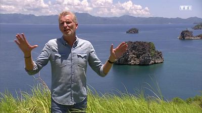 image de la news Koh-Lanta : mais au fait, que fait Denis Brogniart pendant l'épreuve des poteaux ?