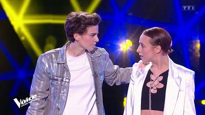 image de la news The Voice : une candidate chute sur scène... les coachs pensent tout d'abord qu'il s'agit d'une chorégraphie !