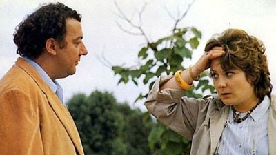 image de la news "Il a embauché tout le monde, sauf moi" : Coluche, une collaboration houleuse pour cette grande actrice de la comédie française