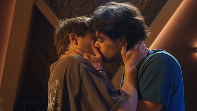 image de la news Un nouveau couple aussi culte que Jayane dans Demain nous appartient ? Julian et Hadrien font craquer les fans dans Tout pour la lumière