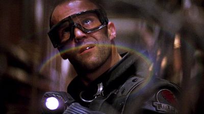 image de la news Science-fiction : il y a 24 ans, Jason Statham a été emmené sur Mars par un réalisateur culte, et tout le monde l'a oublié
