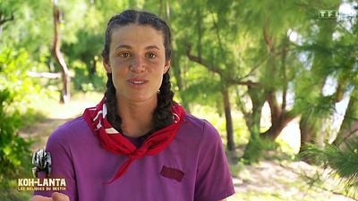 image de la news Koh-Lanta : "Une boucle infernale", on sait pourquoi Clarisse est en béquilles depuis plus d’un mois !