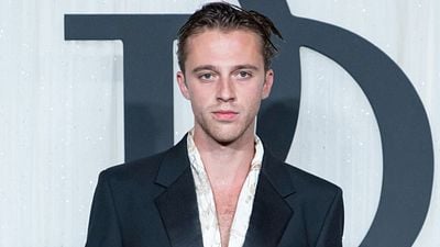 image de la news Premières photos : Benjamin Voisin en Johnny Hallyday révélé ! Découvrez le casting complet du biopic
