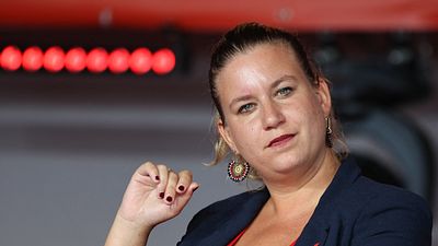 image de la news "Elle devrait avoir honte", "Grotesque"... une invitée de BFM refuse de serrer la main de Jordan Bardella, l'animateur balance en direct