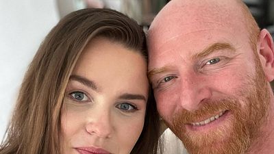 image de la news Lucile (L’amour est dans le pré) : la jeune maman confrontée à un pépin de santé depuis son accouchement