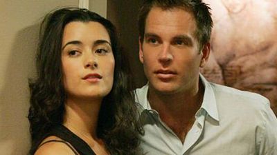 image de la news "Tu as attrapé mes cheveux et tu as tenu ma tête" : c'est le couple le plus aimé de NCIS et il y a 20 ans cette scène a laissé un beau souvenir à Cote de Pablo