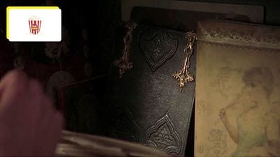 image de la news Les Autres avec Nicole Kidman : faites pause à 40 minutes et 17 secondes, et regardez très attentivement ce livre !