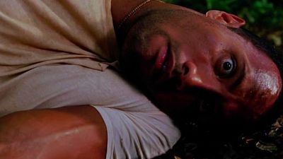 image de la news Il y a plus de 20 ans, une grande star du cinéma d'action croisait Dwayne Johnson dans une boîte de nuit le temps d'un caméo en forme de passage de flambeau !