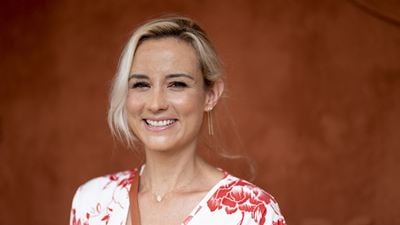 À 42 ans, l’animatrice Elodie Gossuin “assume tout”, même “sortir en pyjama pour chercher le pain”