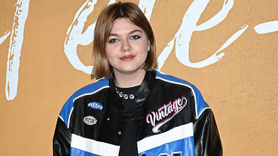 image de la news "J'ai voulu arrêter" : Louane a failli abandonner The Voice après le décès de son père
