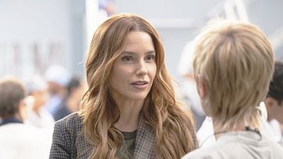 image de la news Grey's Anatomy sur TF1 : "j'ai poussé un cri si fort que j'ai fait sursauter tout le monde"... Sophia Bush revient sur ce rebondissement inattendu dans le final de la saison 22