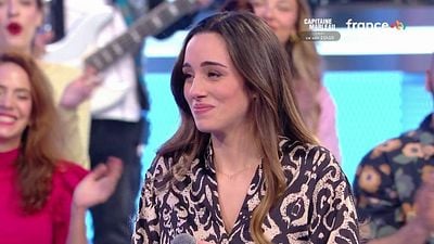 image de la news N’oubliez pas les paroles : vous allez pouvoir acheter les tenues de la Maestro Sandy !
