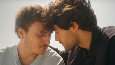 image de la news Tout pour la lumière en avance : Julian et Hadrien au bord de la rupture... ce qui vous attend dans l'épisode 49 du jeudi 21 août 2025 [SPOILERS]