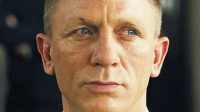 image de la news "Comment James Bond est-il censé faire ça ?" : sans l'intervention de cet assistant, cette scène de Skyfall aurait pu devenir la risée de toute la saga