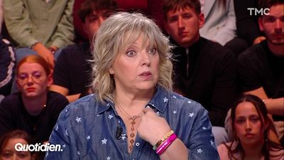 image de la news Pas vu à la télé, Laurence Boccolini en dit plus sur cette position qu’elle adopte en plateau pour soulager ses soucis de santé