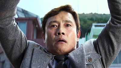 image de la news Premières images : on lui doit l'un des plus grands thrillers du 21ème siècle, ce réalisateur dévoile son remake d'un film français avec une star de Squid Game