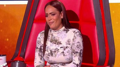 image de la news Amel Bent divine en robe moulante et cuissardes dans The Voice : le prix de son look dévoilé
