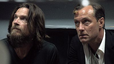 image de la news Nouveau sur Netflix : vous n'aurez pas envie d'aimer Jude Law et Jason Bateman dans ce thriller plein de rebondissements